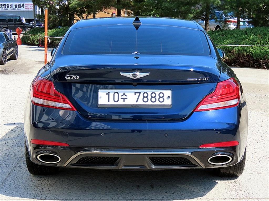 Genesis G70 - Vista 4