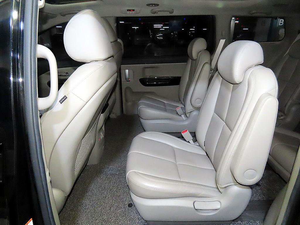 KIA Carnival - Vista 7