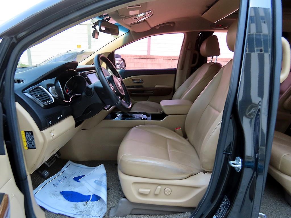 KIA Carnival - Vista 5