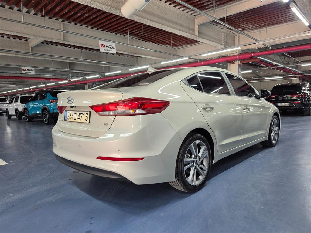 HYUNDAI Avante - Vista 2