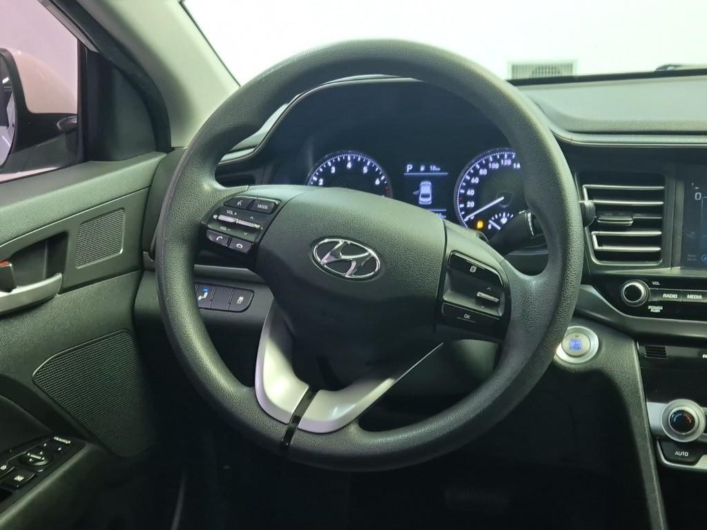HYUNDAI Avante - Vista 9