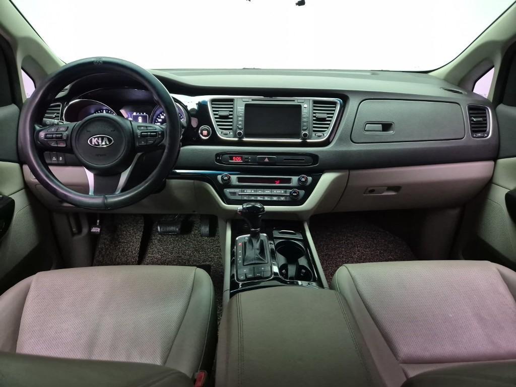 KIA Carnival - Vista 7