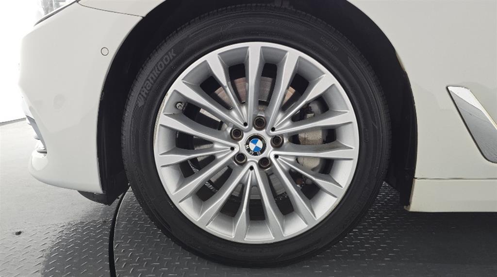 BMW 5 Series - Vista 5
