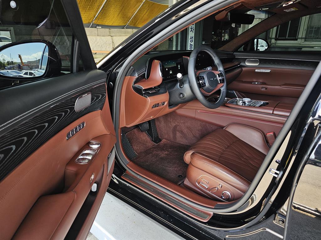 Genesis G90 - Vista 8