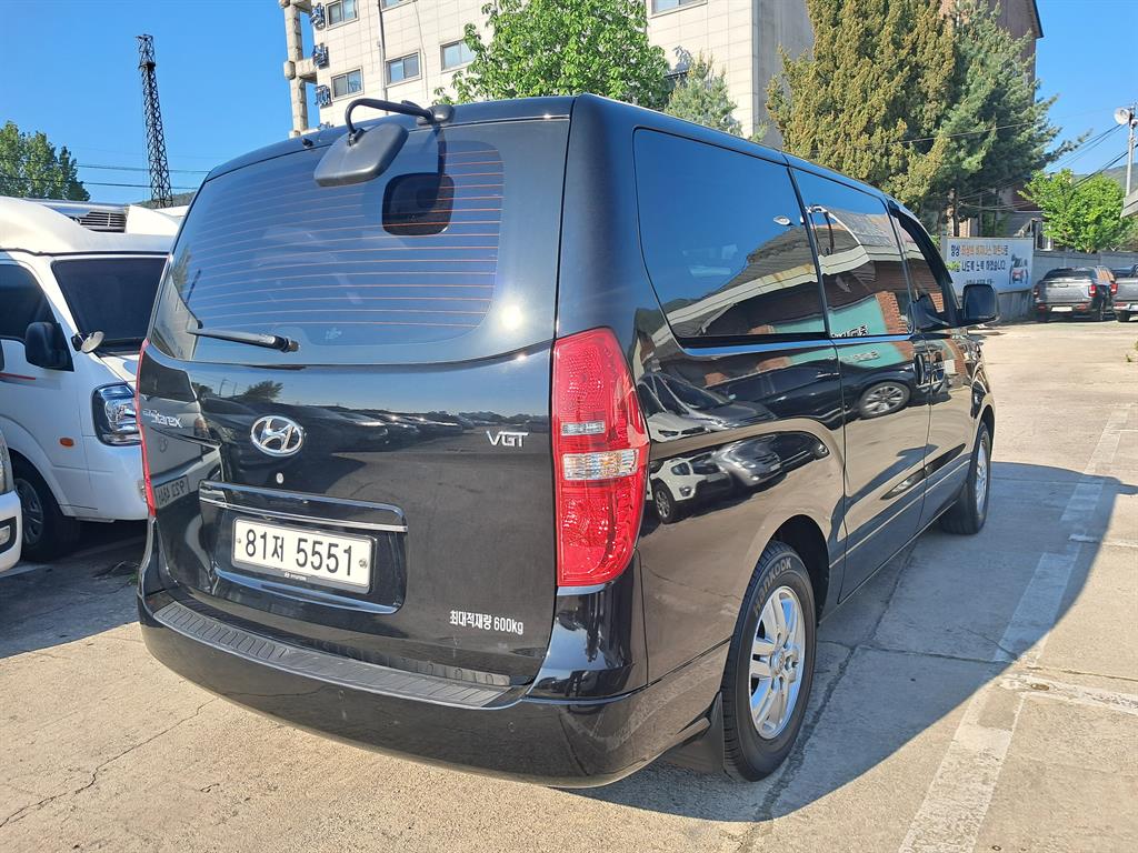 HYUNDAI Starex - Vista 3