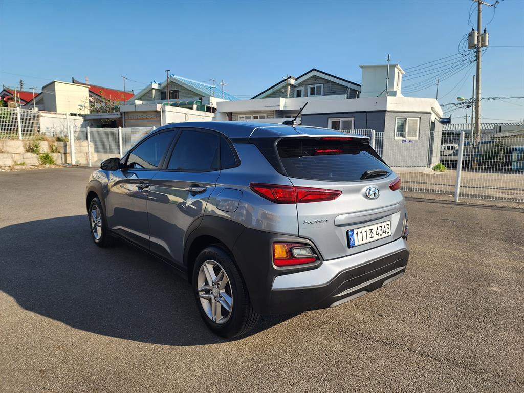 HYUNDAI Kona - Vista 5