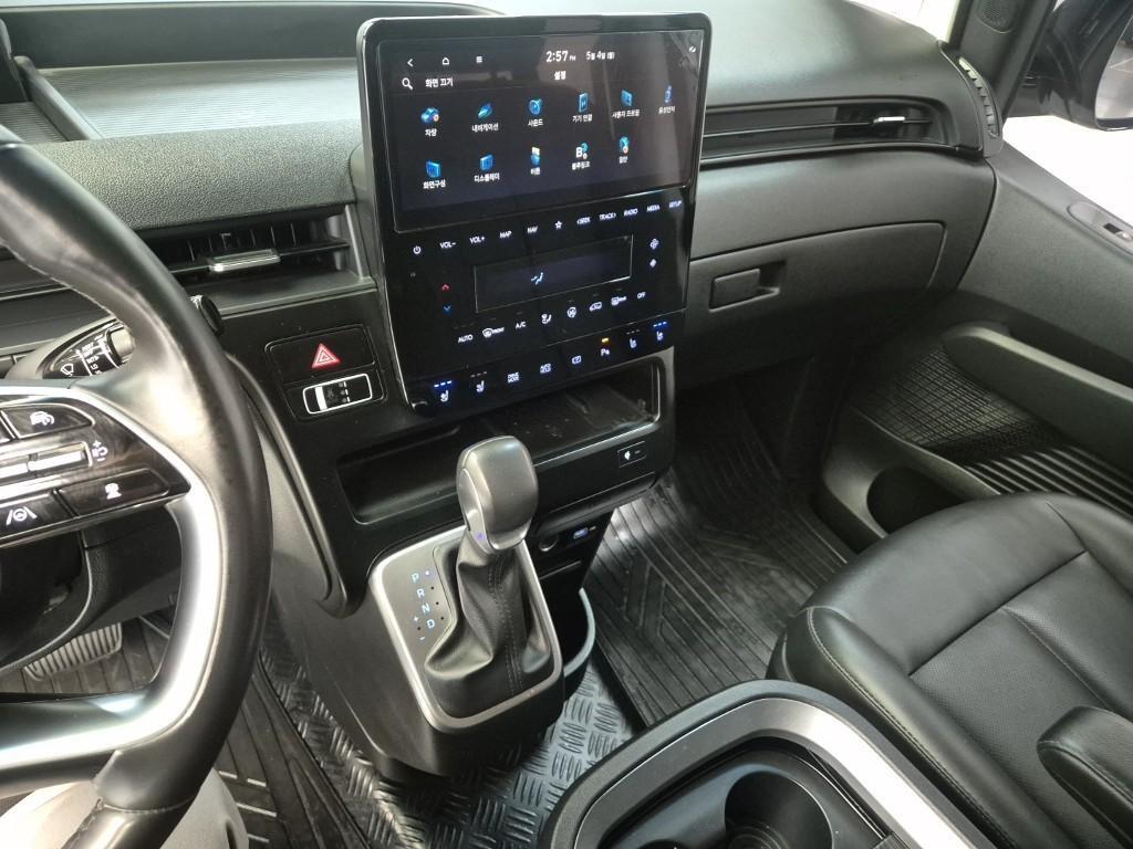HYUNDAI Staria - Vista 10