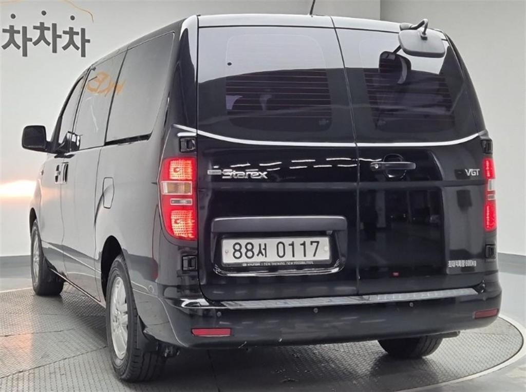 HYUNDAI Starex - Vista 2