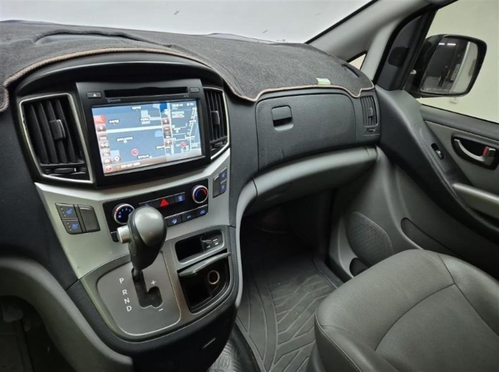 HYUNDAI Starex - Vista 10
