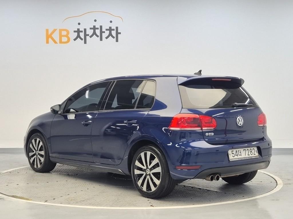 Volkswagen Golf - Vista 4