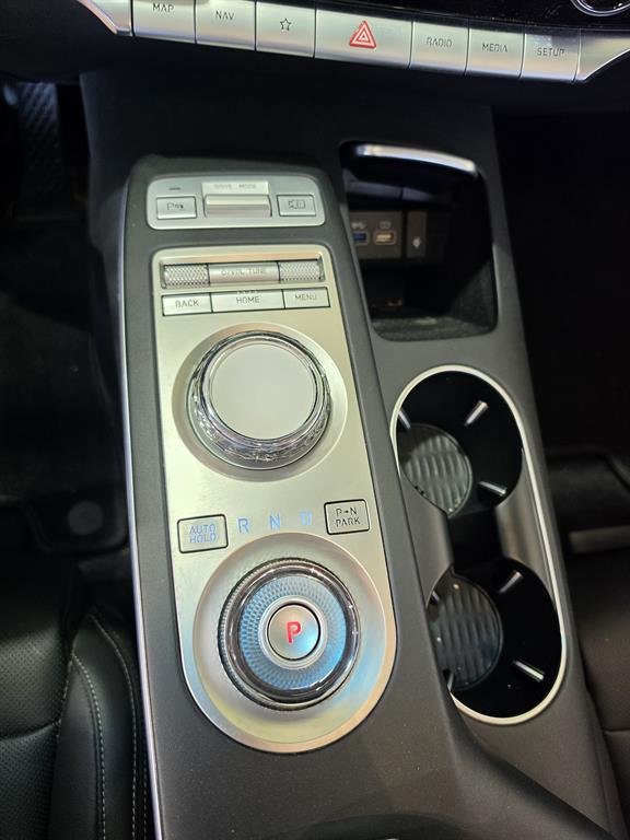 Genesis GV70 - Vista 8