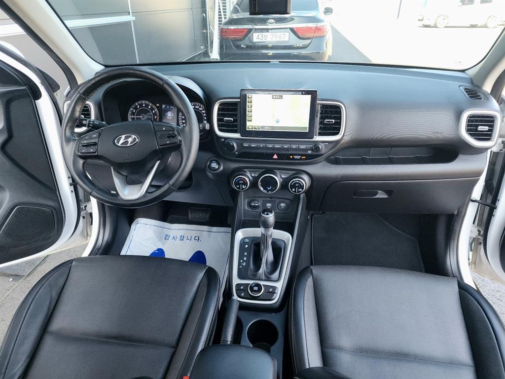 HYUNDAI Venue - Vista 5