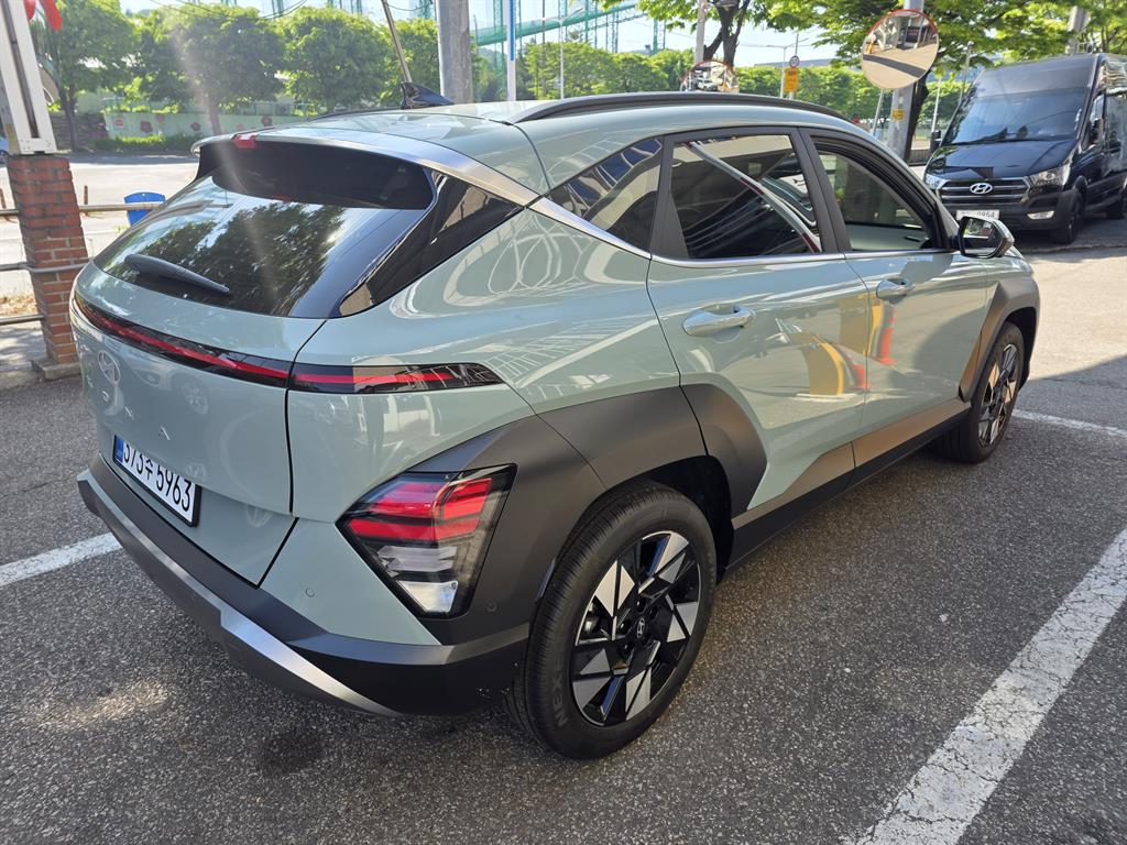 HYUNDAI Kona - Vista 4