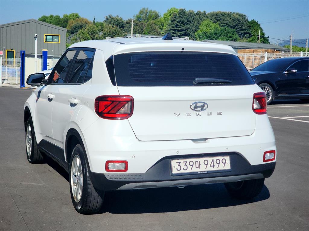 HYUNDAI Venue - Vista 3