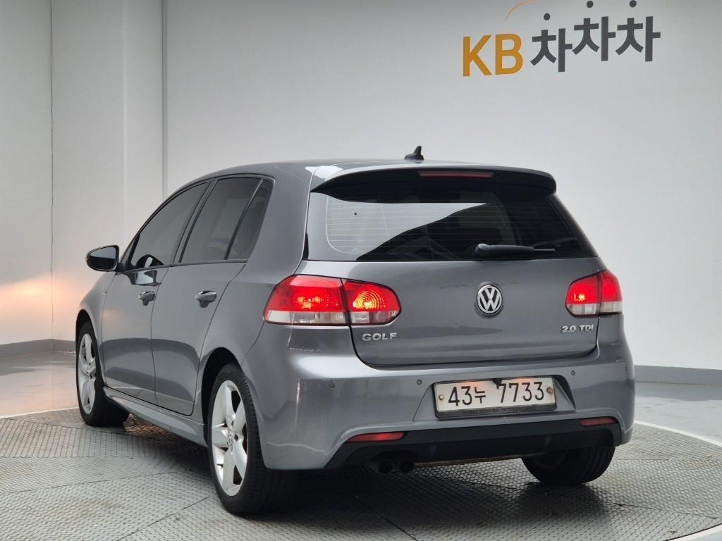 Volkswagen Golf - Vista 4