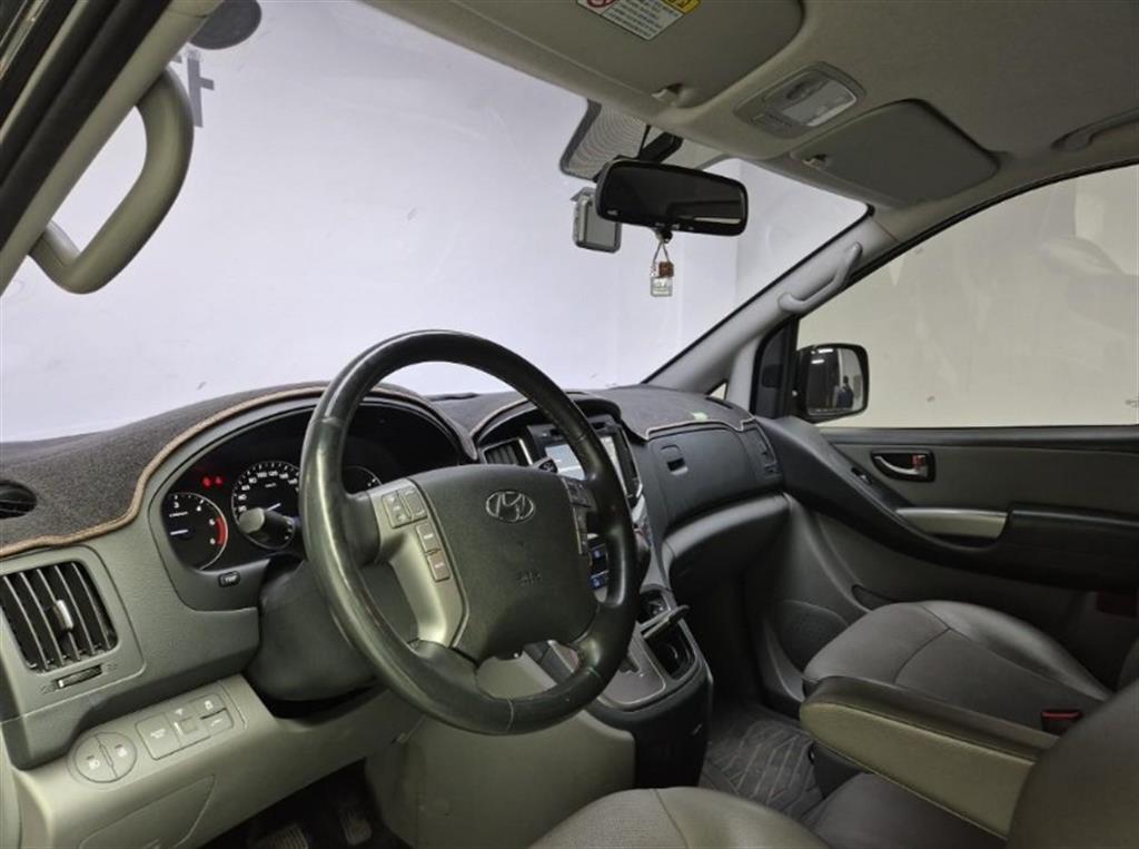 HYUNDAI Starex - Vista 7