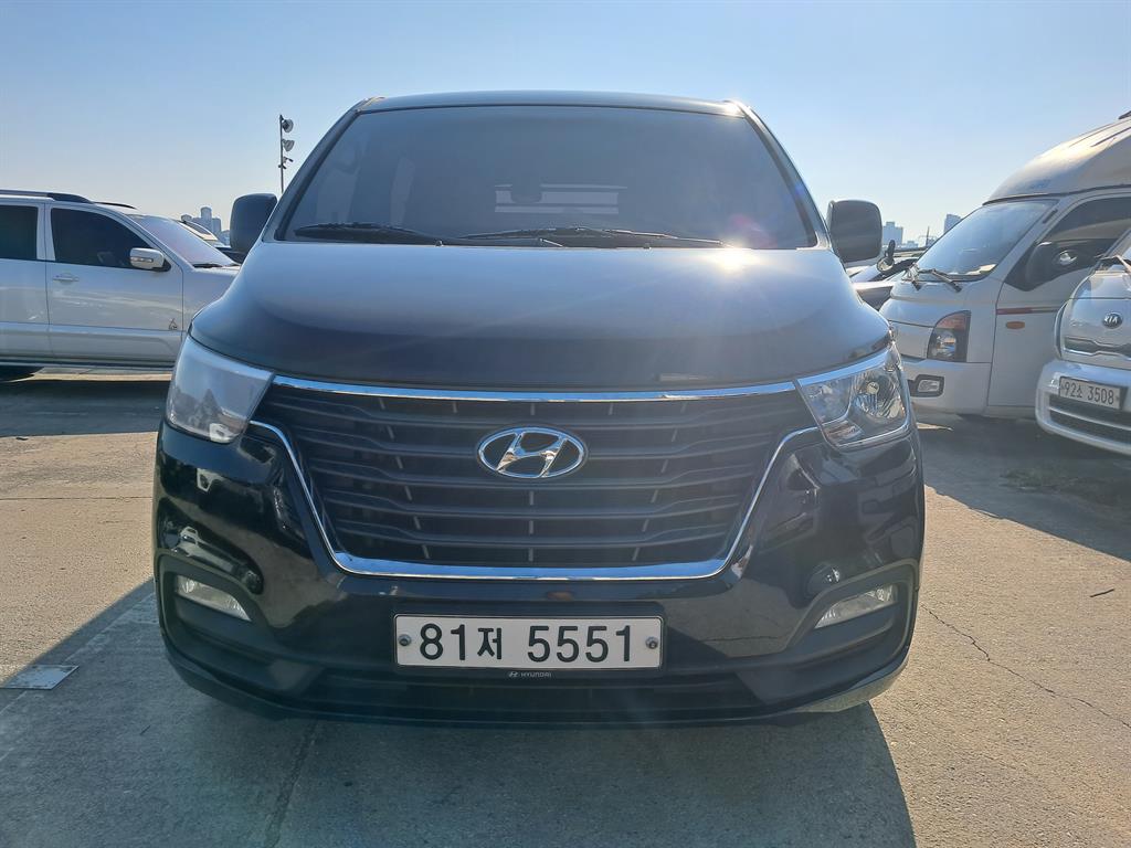 HYUNDAI Starex - Vista 2