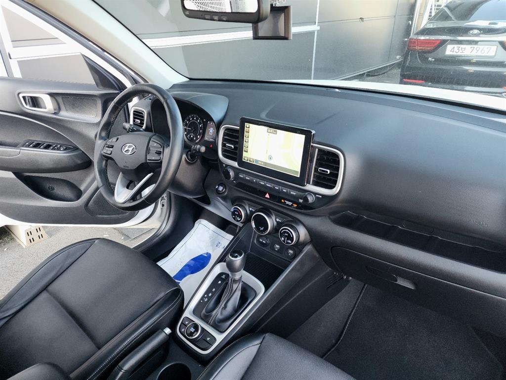 HYUNDAI Venue - Vista 9