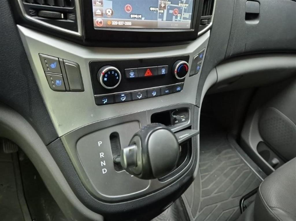 HYUNDAI Starex - Vista 8