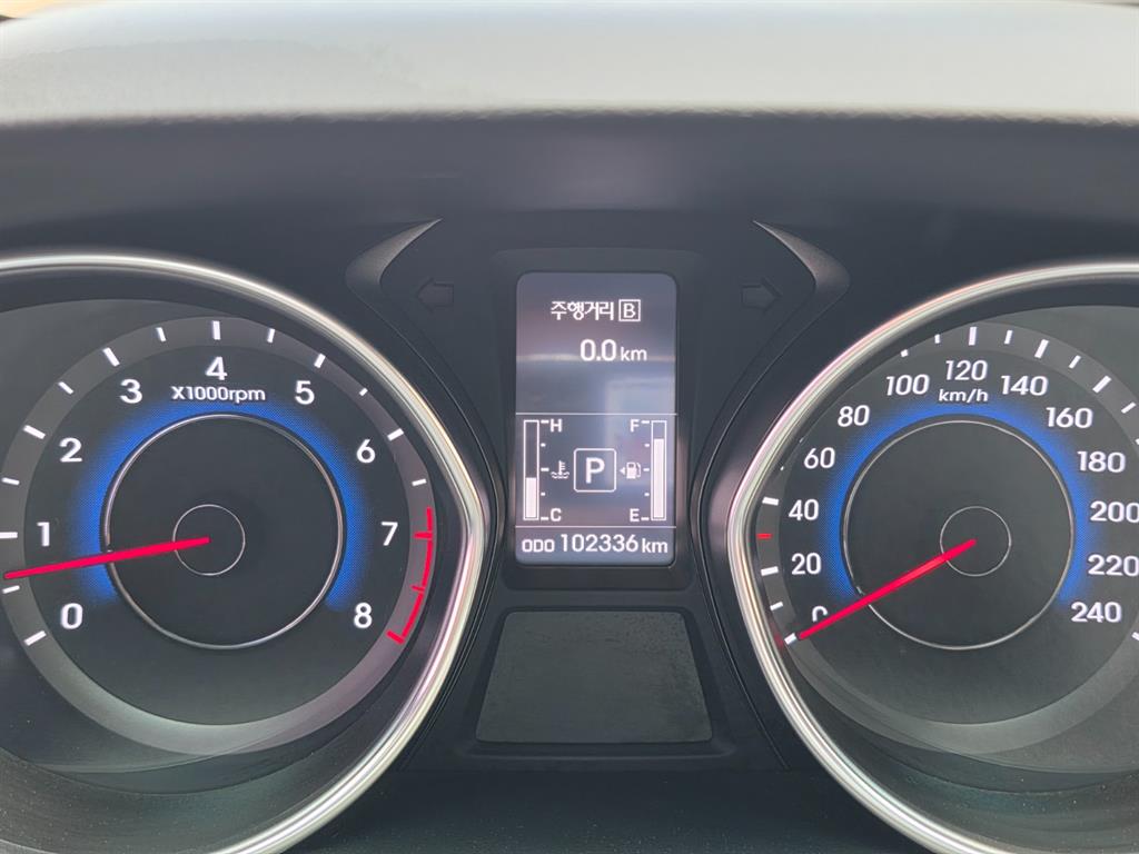 HYUNDAI Avante - Vista 7