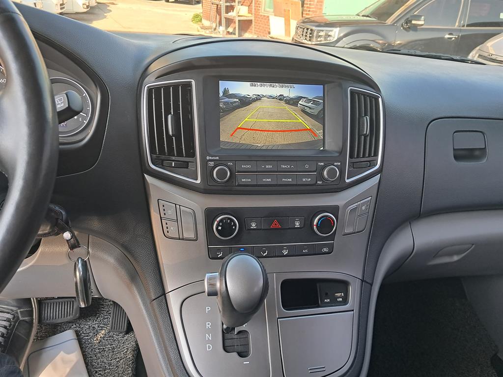 HYUNDAI Starex - Vista 8