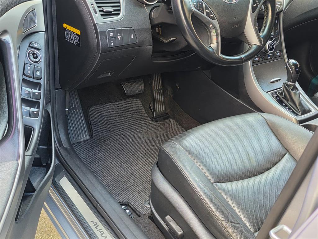 HYUNDAI Avante - Vista 8