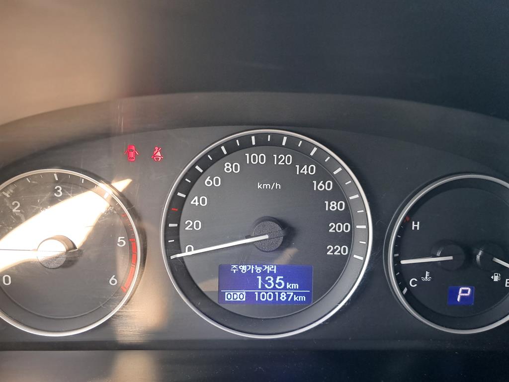 HYUNDAI Starex - Vista 6