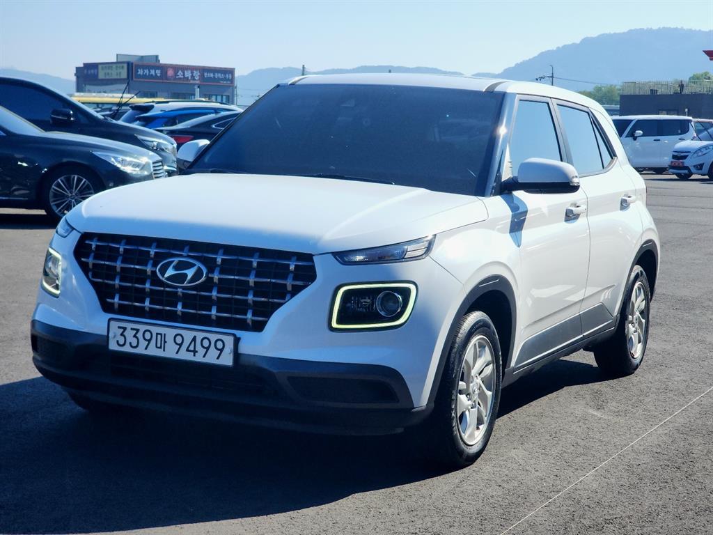 HYUNDAI Venue - Vista 11