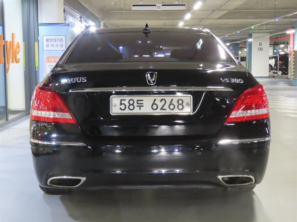 HYUNDAI Equus - Vista 9