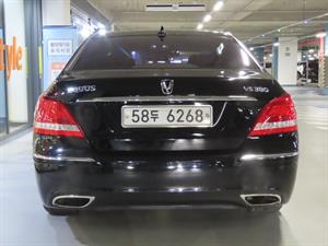 HYUNDAI Equus - Vista 10