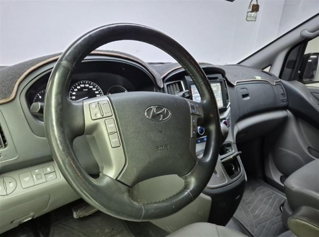 HYUNDAI Starex - Vista 9