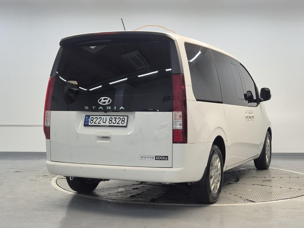 HYUNDAI Staria - Vista 3
