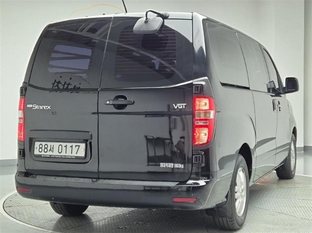 HYUNDAI Starex - Vista 3