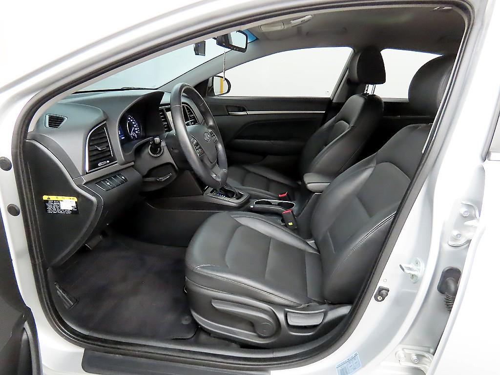 HYUNDAI Avante - Vista 5