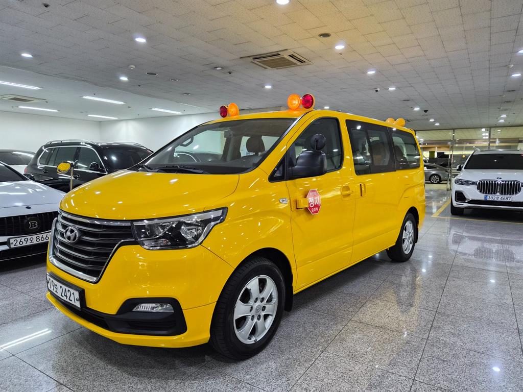 HYUNDAI Starex - Vista 2