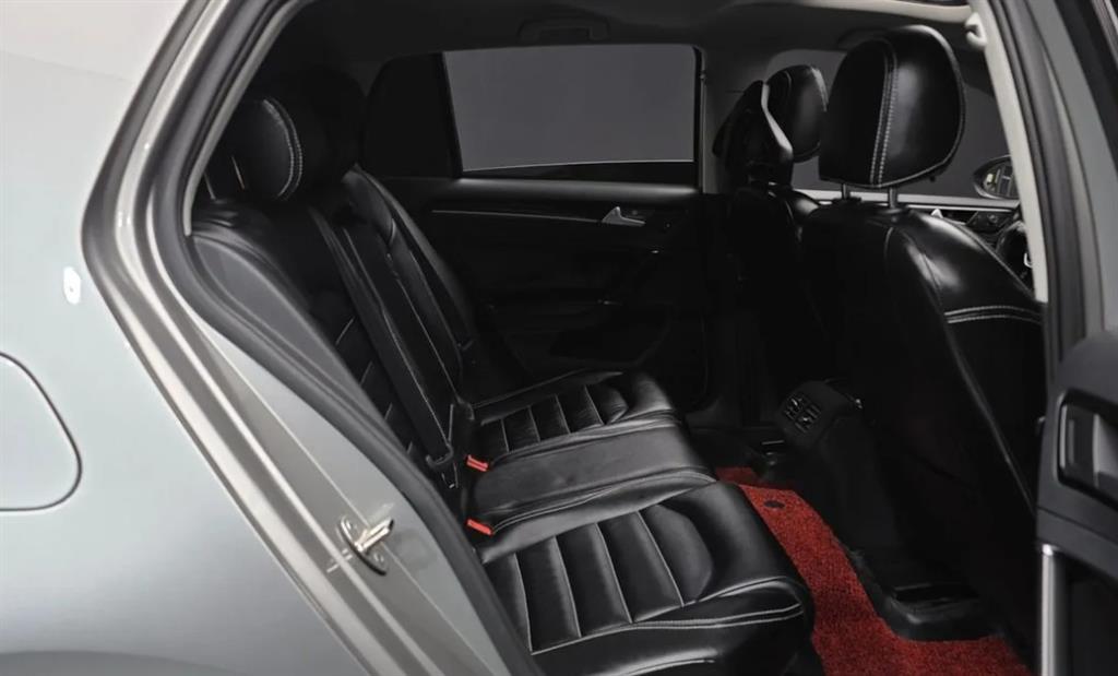 Volkswagen Golf - Vista 11