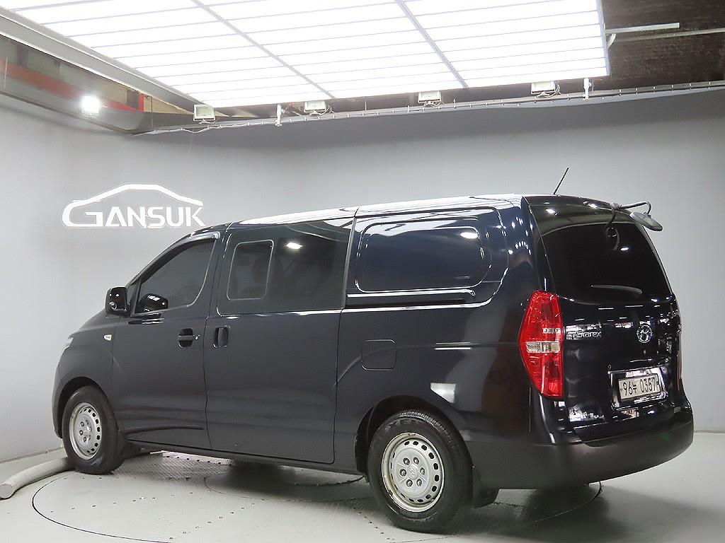 HYUNDAI Starex - Vista 5