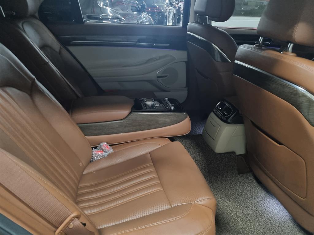 Genesis G90 - Vista 2