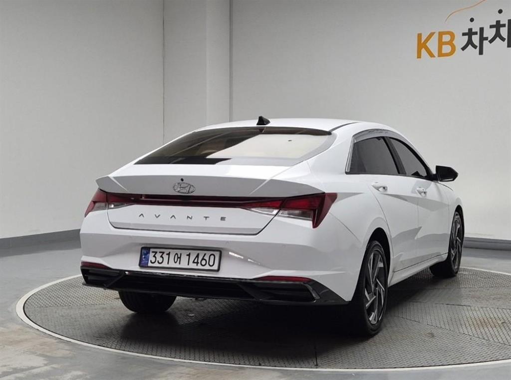 HYUNDAI Avante - Vista 3