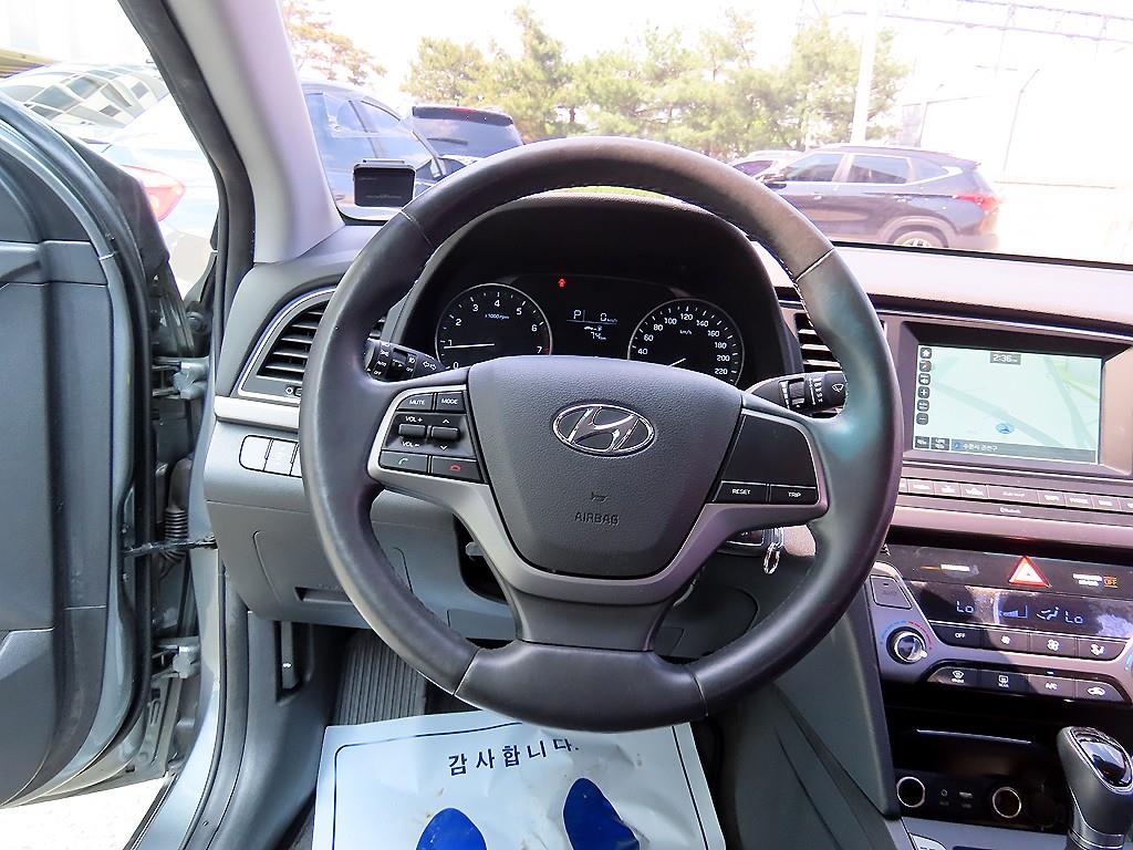 HYUNDAI Avante - Vista 8
