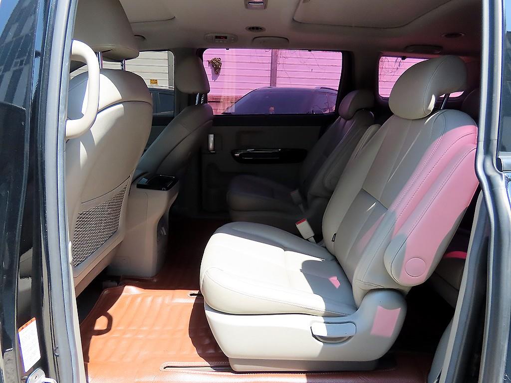 KIA Carnival - Vista 6