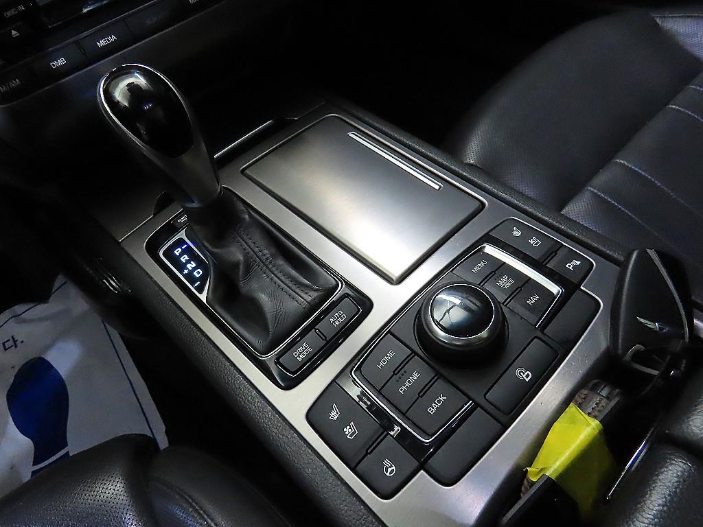 HYUNDAI Genesis - Vista 12