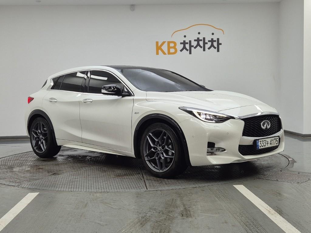 Infiniti Q - Vista 2