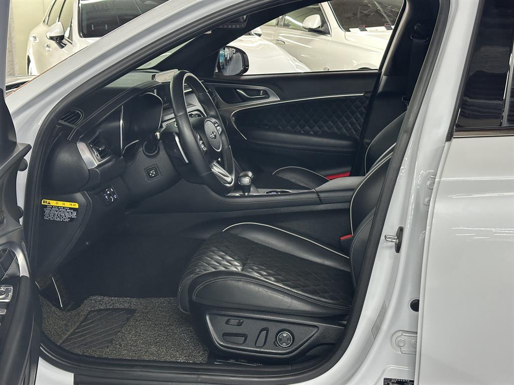 Genesis G70 - Vista 7