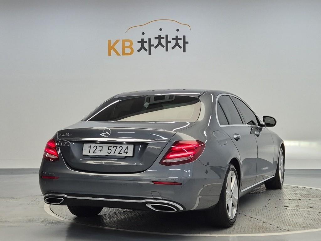Mercedes Benz E class - Vista 2