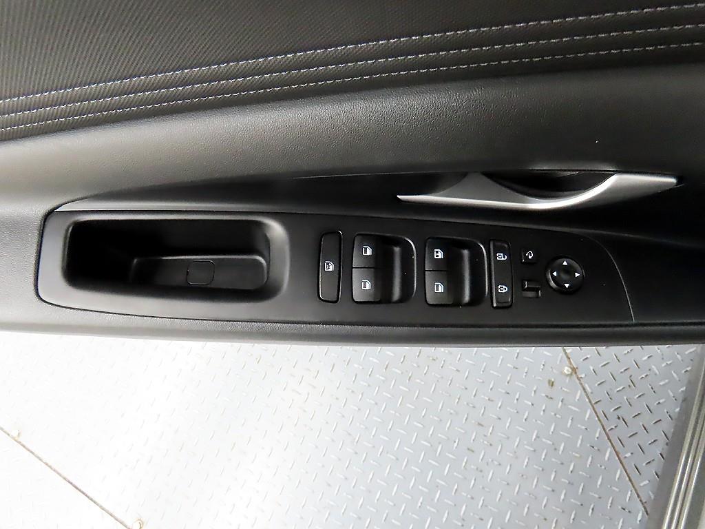 HYUNDAI Avante - Vista 11