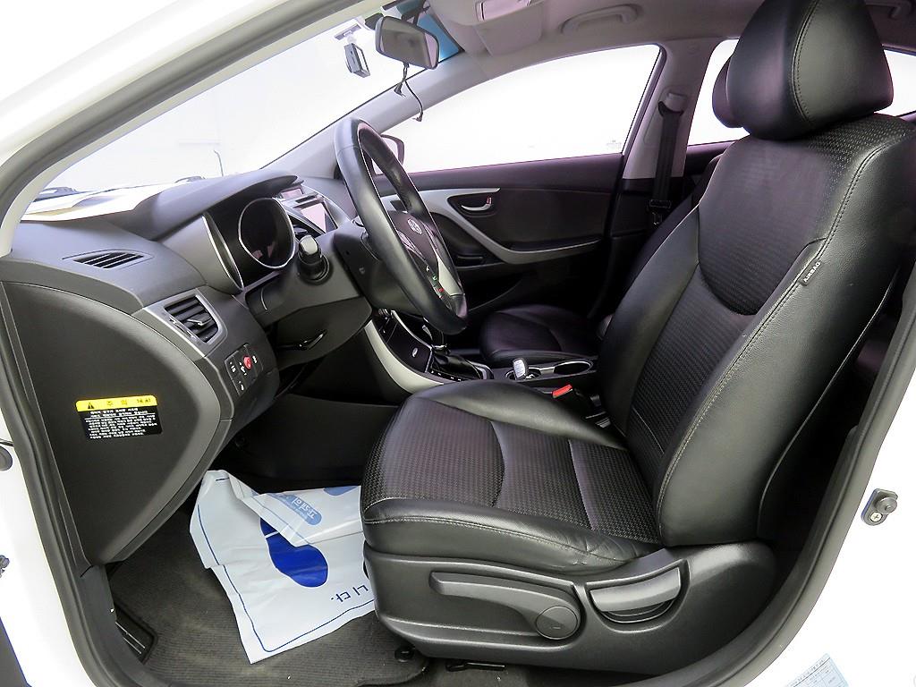 HYUNDAI Avante - Vista 5
