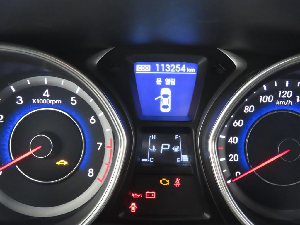 HYUNDAI Avante - Vista 8