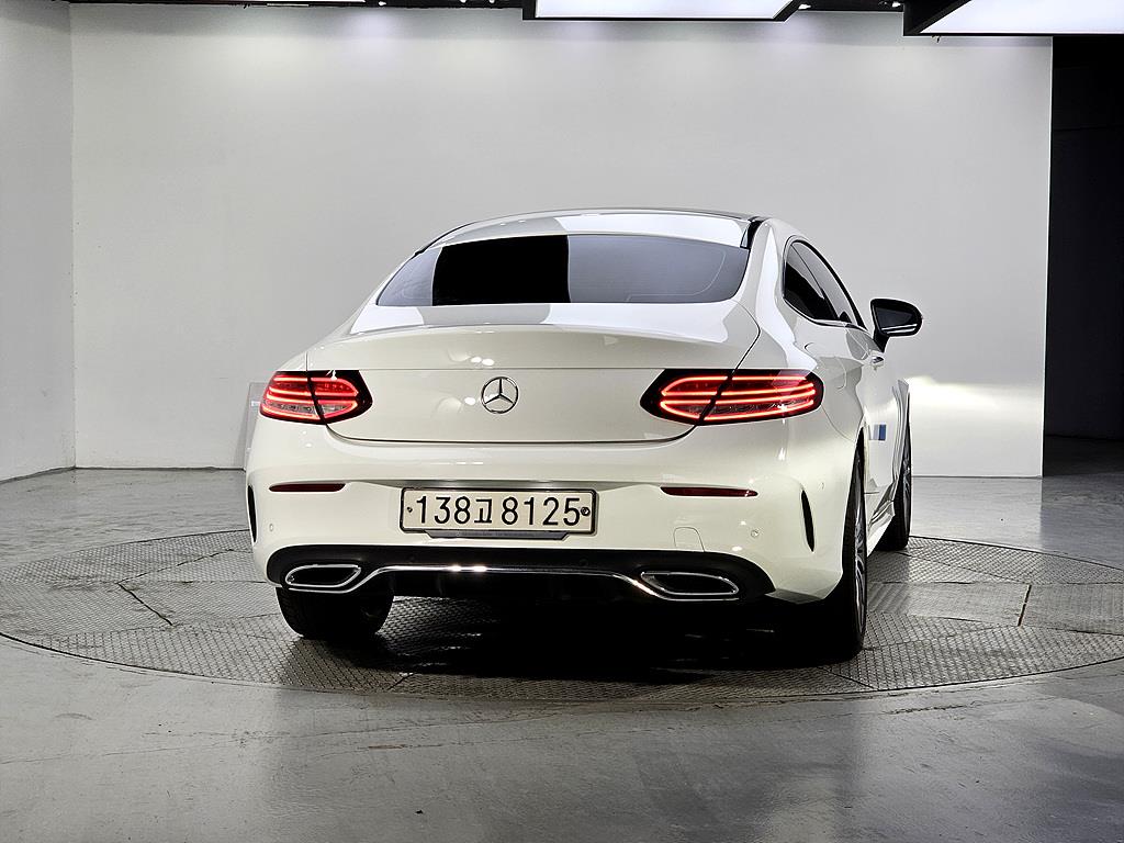 Mercedes Benz C Class - Vista 3
