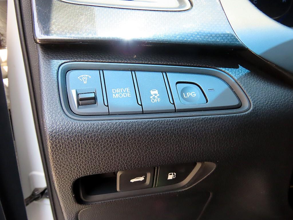 HYUNDAI Grandeur - Vista 12